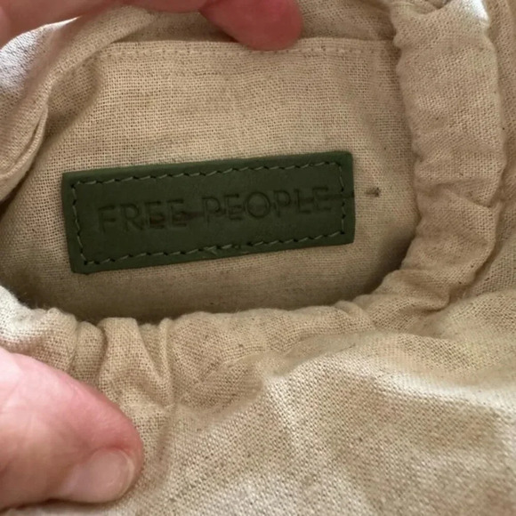 Free People Best In Show Bucket Bag in Hunter Green NWOT $108 - Picture 8 of 12